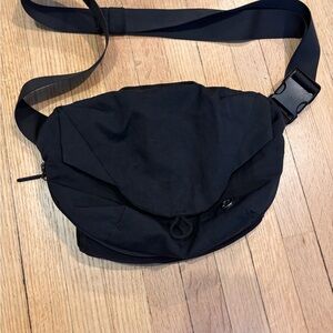 Lululemon 3L Crossbody bag